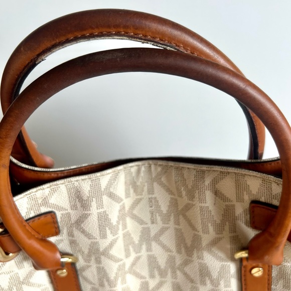 Michael Kors | Lock and Key Good Condition Purse - Picture 4 of 15